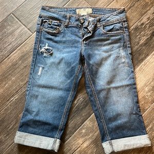 Jolt distressed capris, Size 9